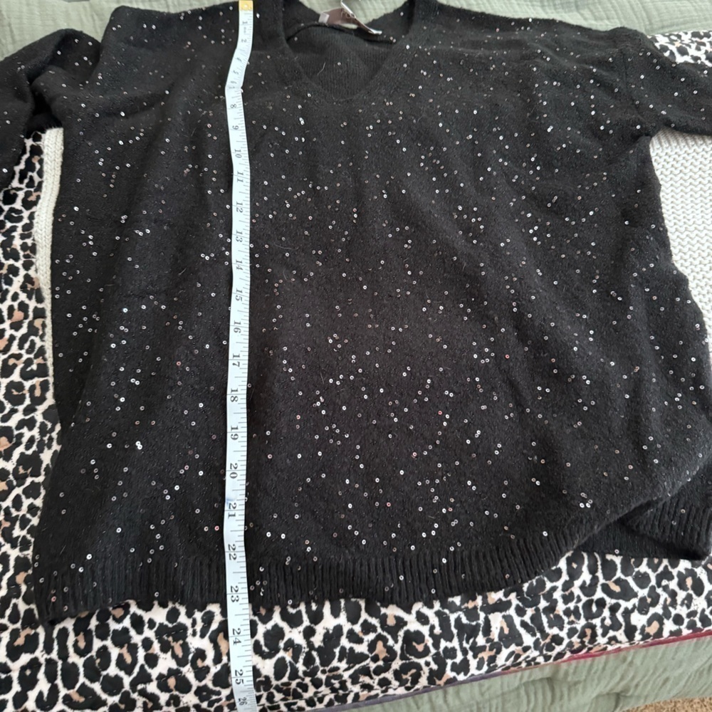 NWT black soft sweater with sequin embellishments Sz m - Picture 5 of 11